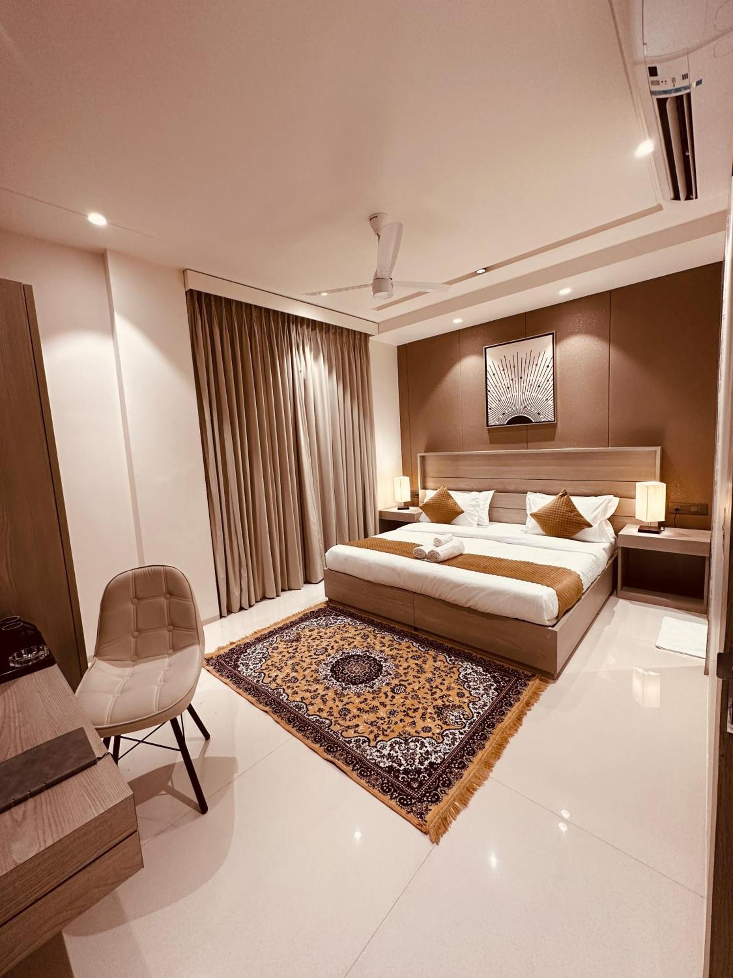 The Lodgers 2 Bhk Serviced Apartment Near Artemis Hospital Sector 57 Gurgaon - Nearest Metro Station Sector 54 Chowk Exteriér fotografie